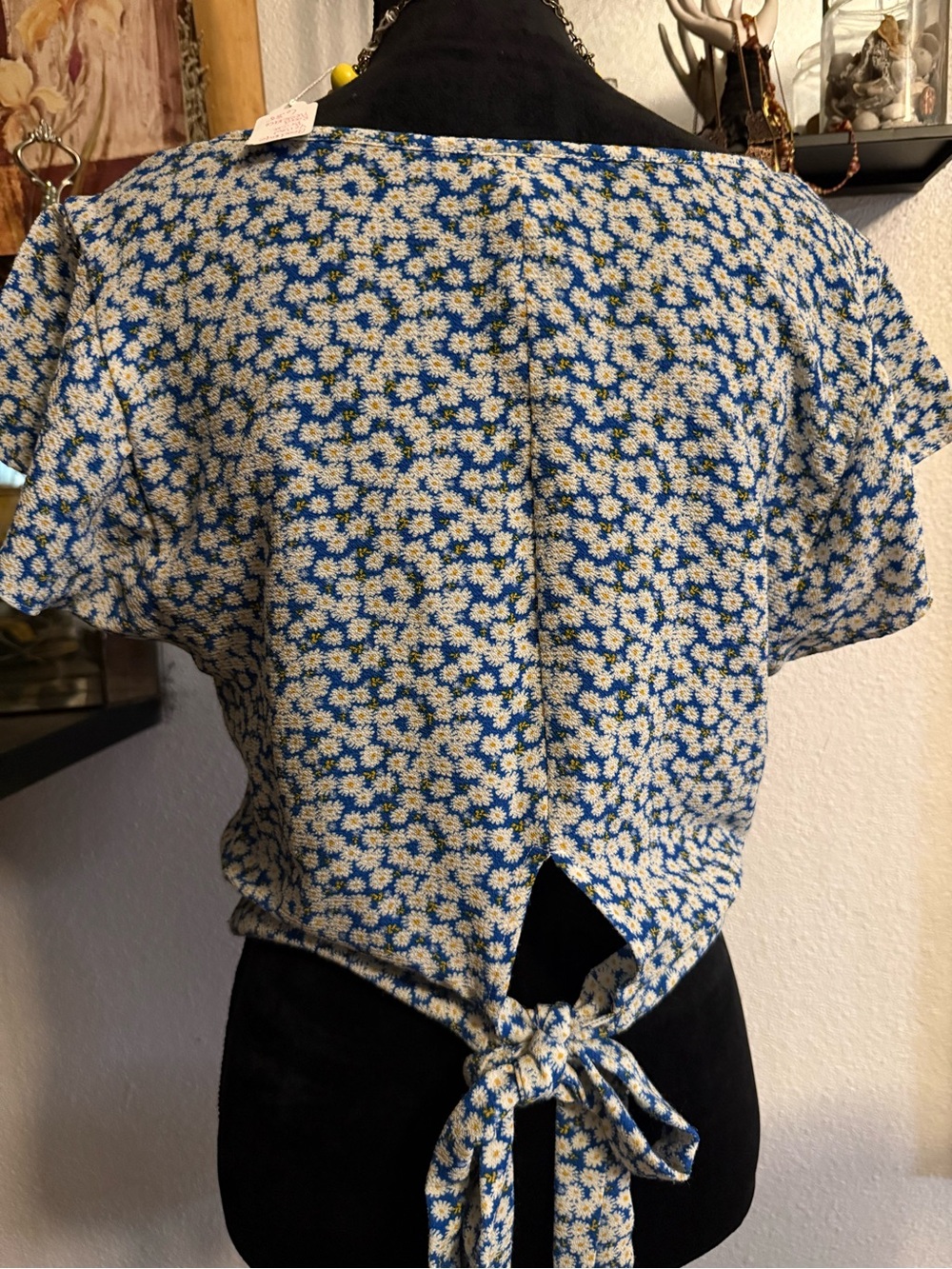 IZ Byer Daisy Floral Top •Size L• Blue White Keyhole Tie Back Cottagecore Crop